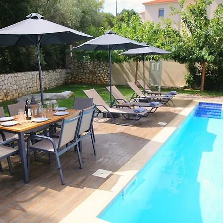 ヴィラ Amarianos *